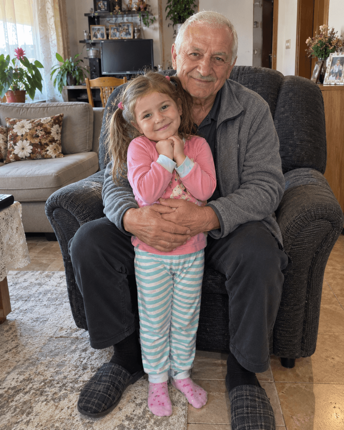 Дядо ѝ всеки ден преобличаше дъщеря ми, а щом дойдеше време за баня, винаги казваше: „Остави я, аз ще я изкъпя.“